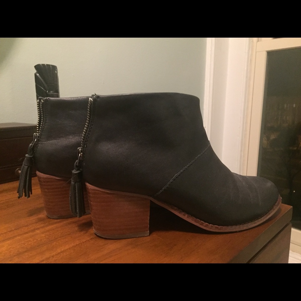 Toms Leila Bootie - sizes 7